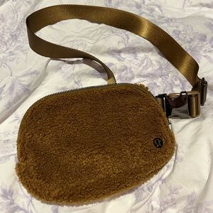 Lululemon Everywhere Fleece belt bag 1L
